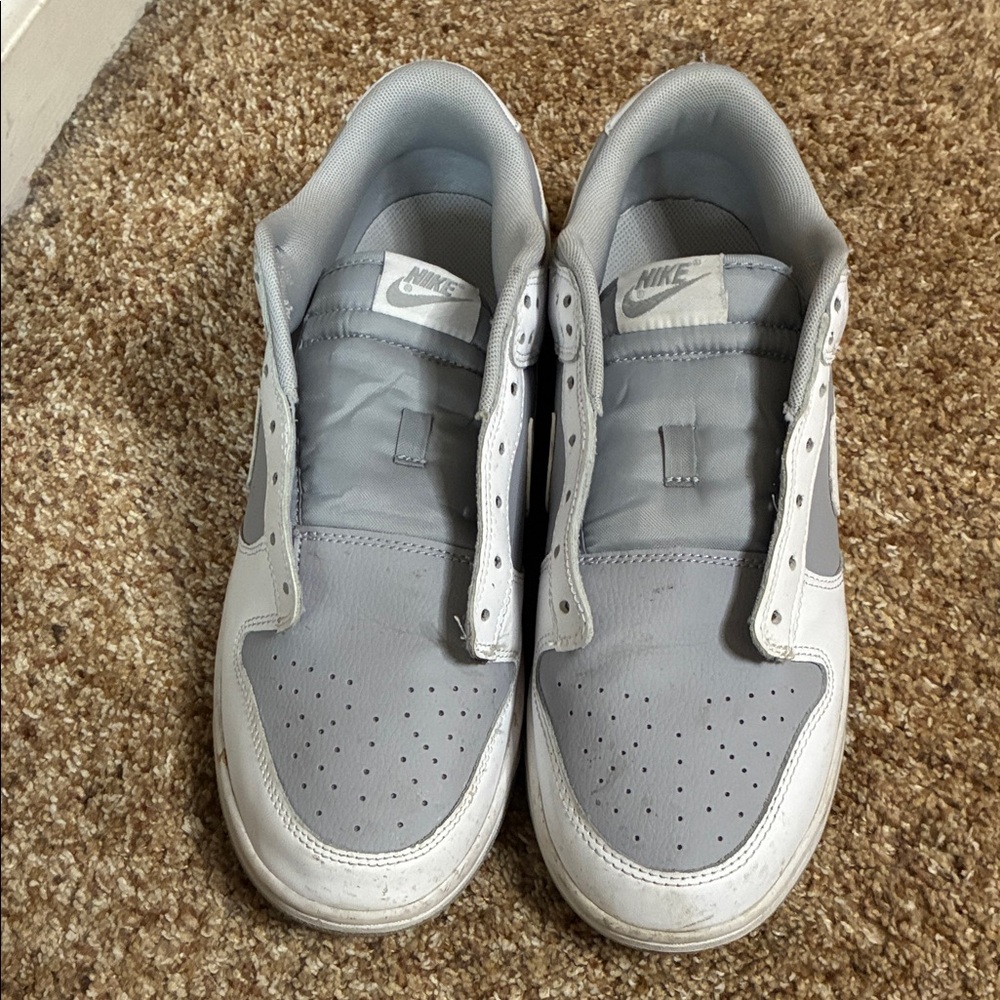 Nike Men's White and Gray dunk lows
